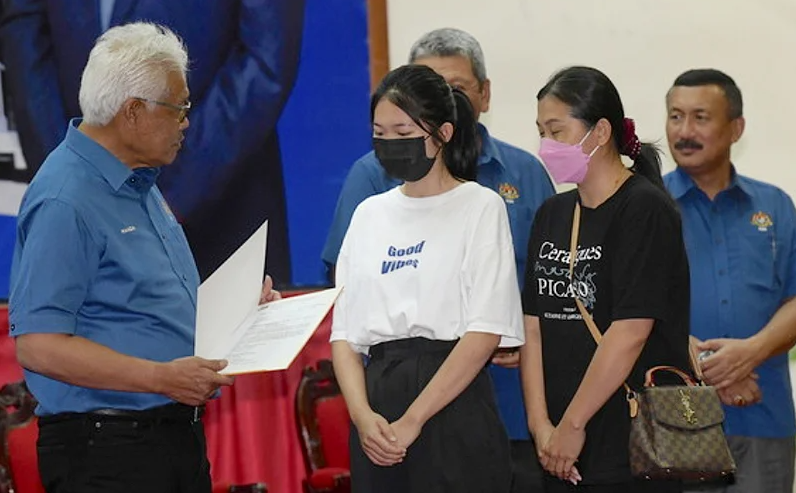 20,000 apply for premium visas on first day of launch